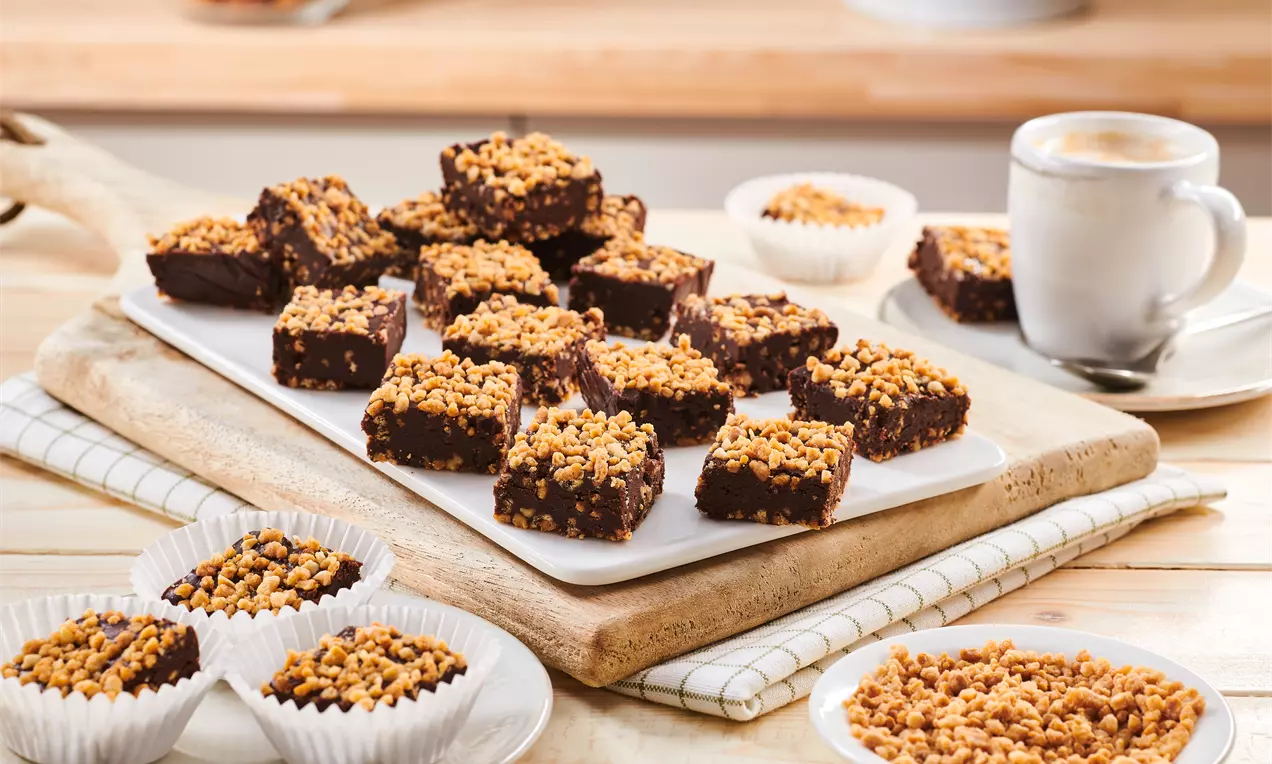 Mandelkonfekt mit Schokolade – einfaches Rezept für cremige Pralinen mit Zartbitterschokolade und knusprigem Mandelkrokant. Ideal zum Verschenken oder als süßer Snack zwischendurch.