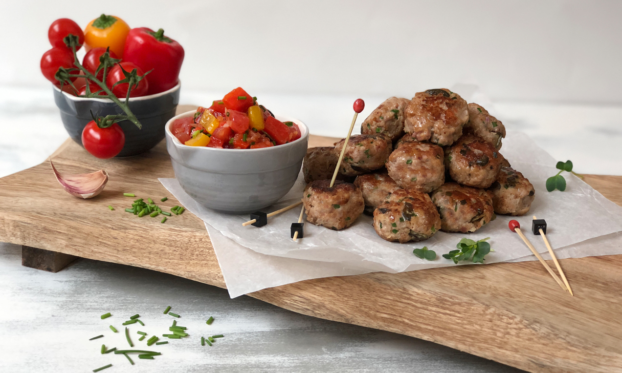 Mini-Frikadellen mit Tomaten-Paprika-Salsa Rezept | Dr. Oetker