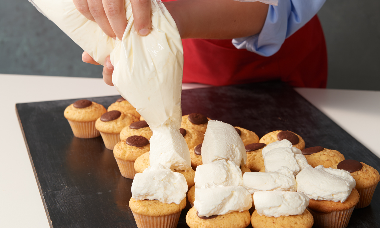 Picture - Süßes Mini-Muffins-Gespenst Step5 auschnitt.jpg