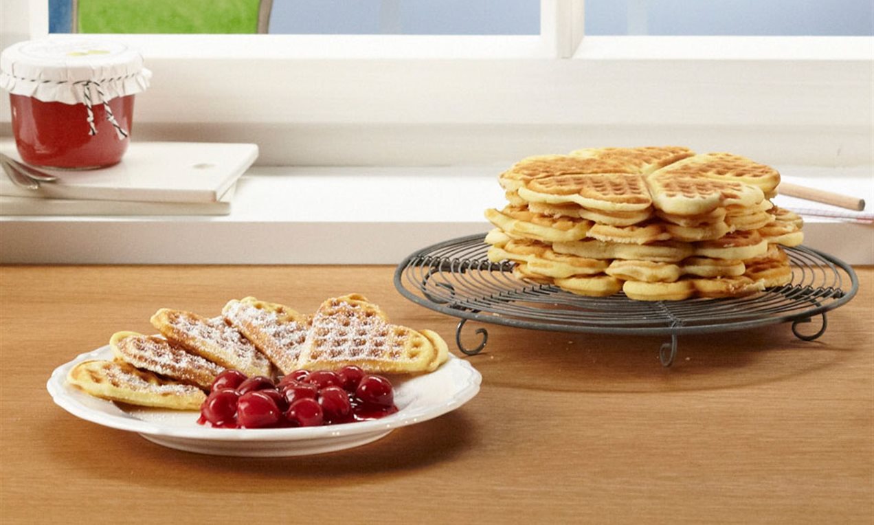 Sandwaffeln mit Kirschen Rezept | Dr. Oetker