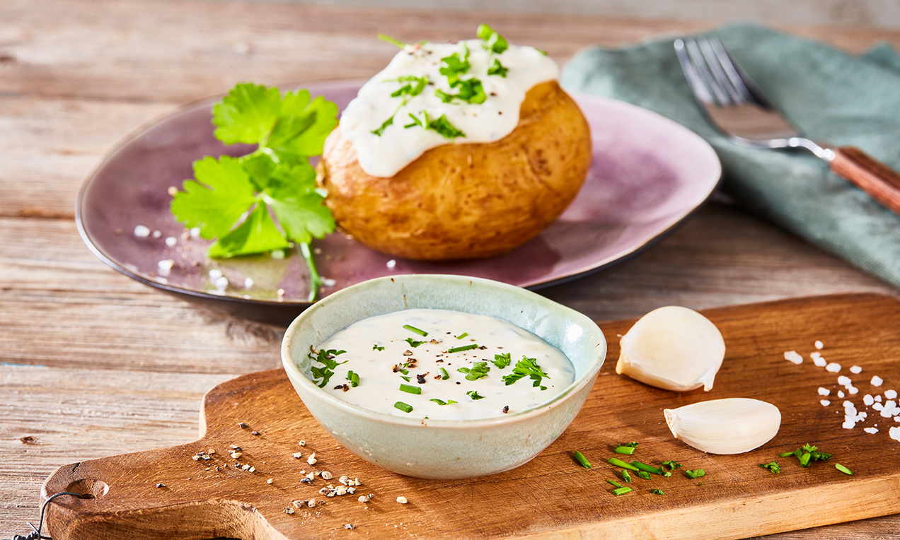 Sour Cream mit Kräutern Rezept | Dr. Oetker