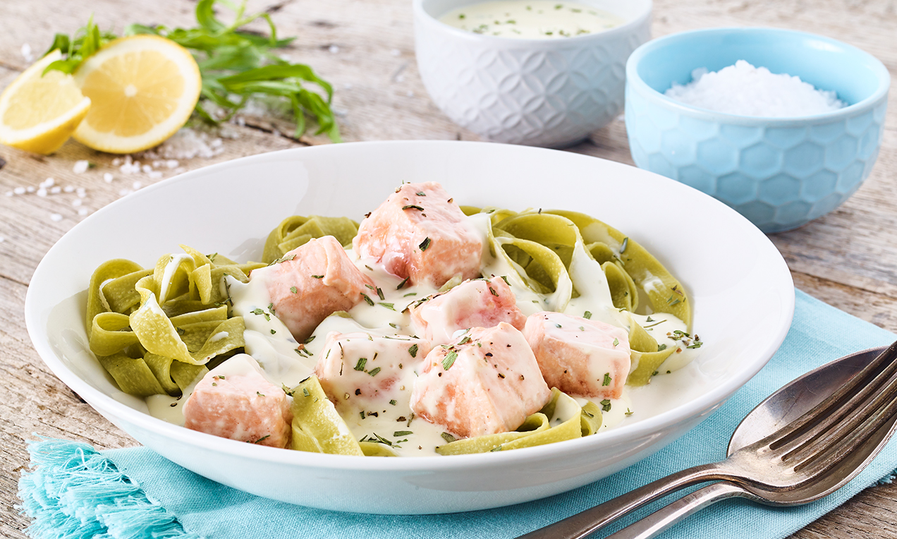 Grüne Bandnudeln mit Lachs-Sahnesoße Rezept | Dr. Oetker