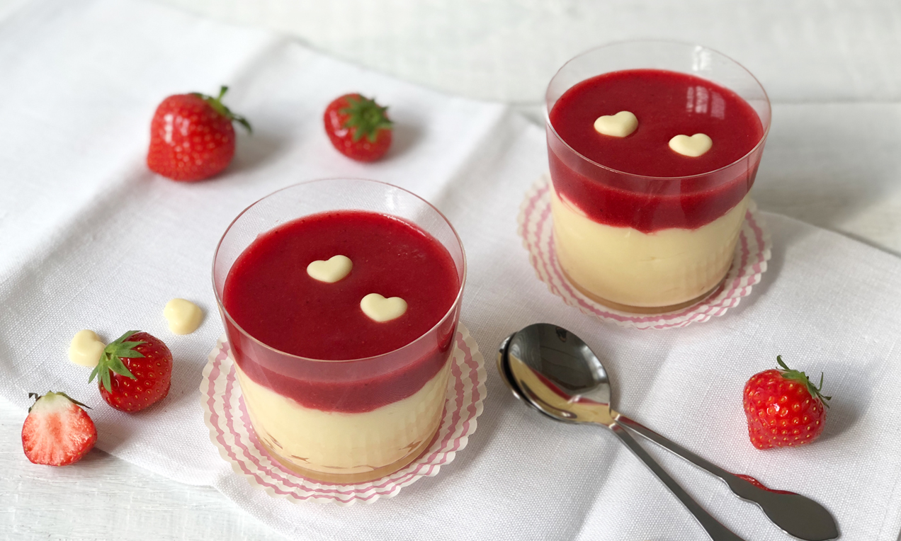 Vanillepudding mit Erdbeersoße Rezept | Dr. Oetker