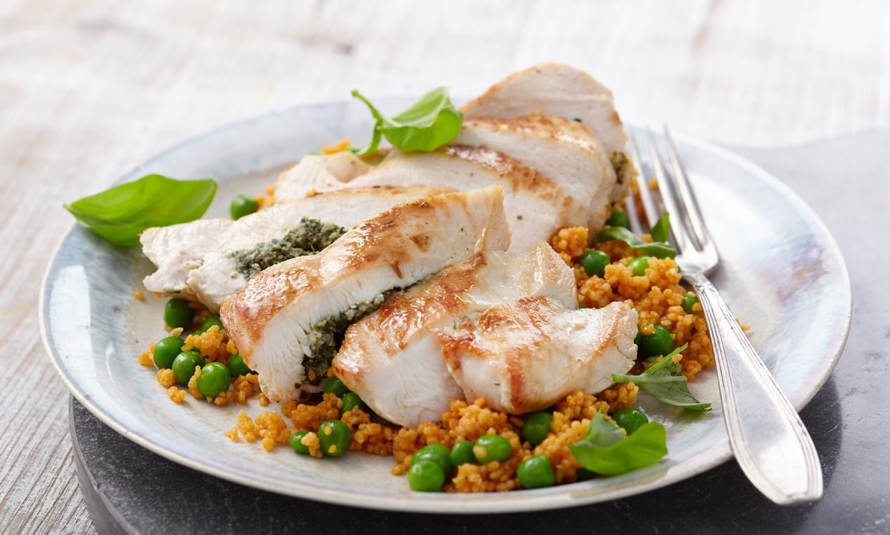 Gefüllte Hähnchenbrustfilets mit Möhren-Couscous Rezept | Dr. Oetker