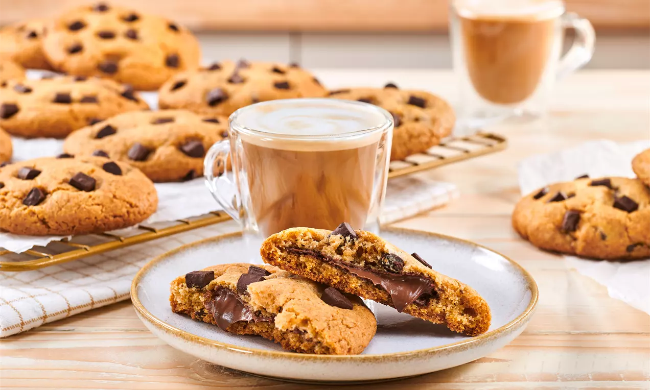 Nutella® Cookies mit cremiger Nuss-Nougat-Füllung – einfaches Rezept für knusprige Kekse mit zartem Teig, perfekt zum Backen, Naschen und Verschenken.
