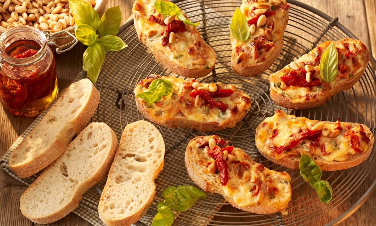 Überbackenes Tomaten-Basilikum-Ciabatta Rezept | Dr. Oetker