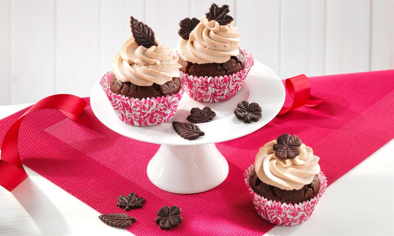 Schoko-Cupcakes mit Sahnehaube Rezept | Dr. Oetker
