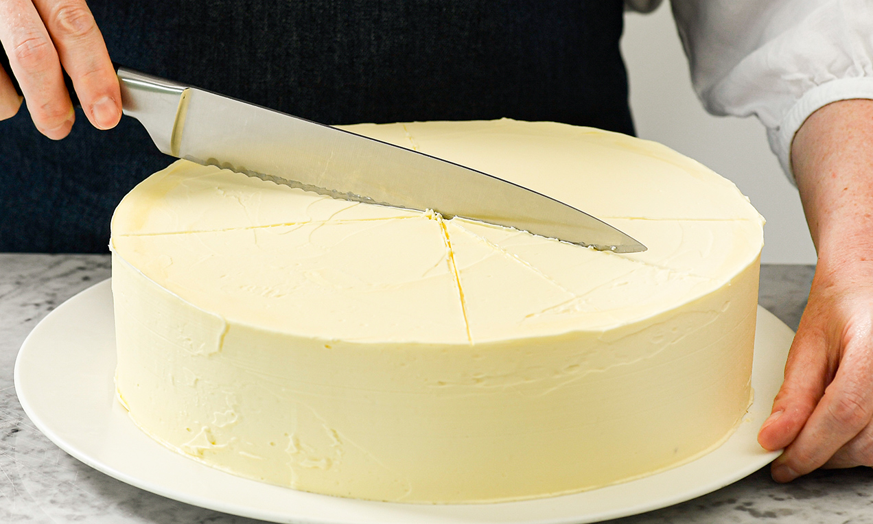 Picture - Torte mit Messer einteilen DSC7825 Ausschnitt