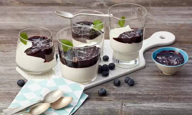 Erdbeer-Rhabarber-Eis Rezept | Dr. Oetker | Oetker Recipes