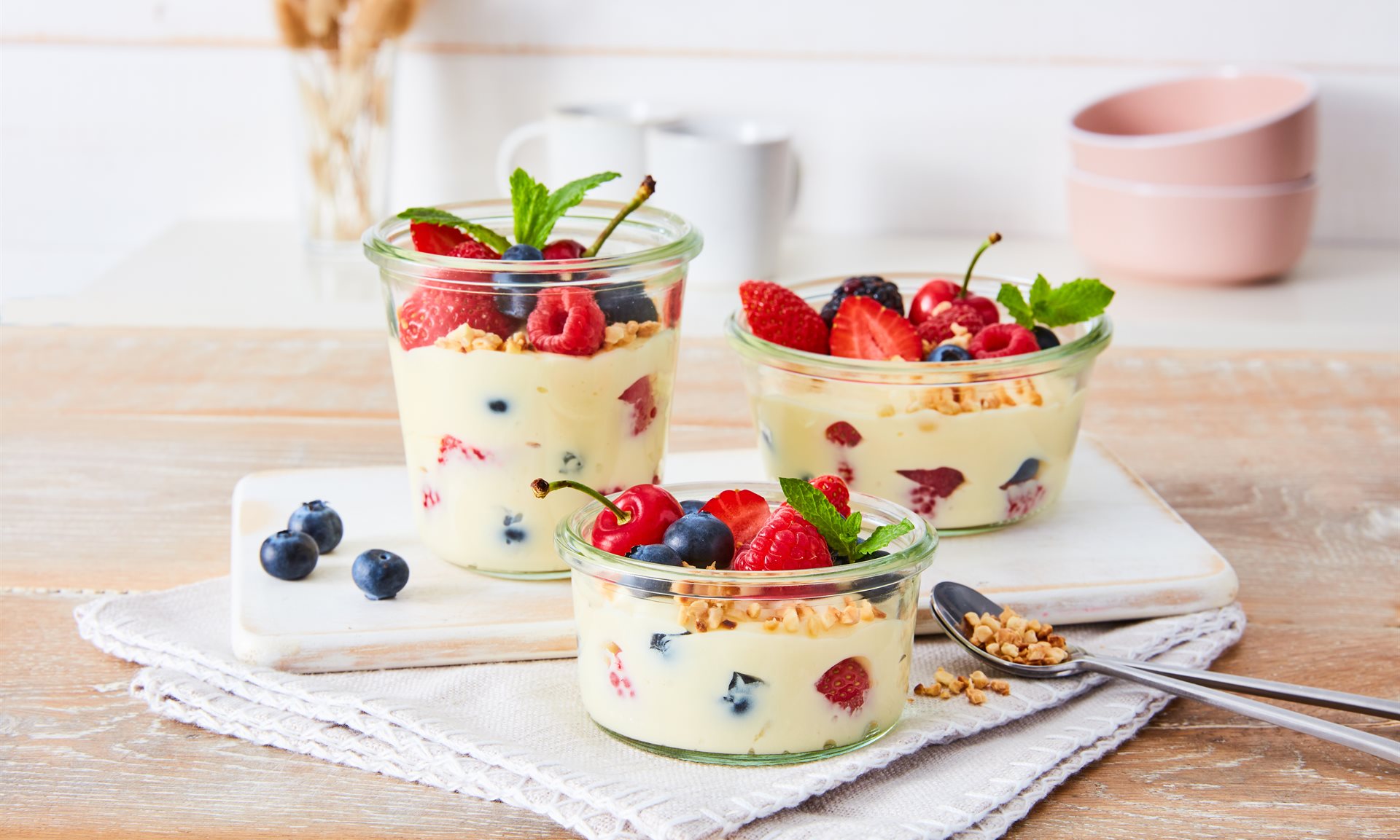 Joghurt-Pudding mit Obst Rezept | Dr. Oetker