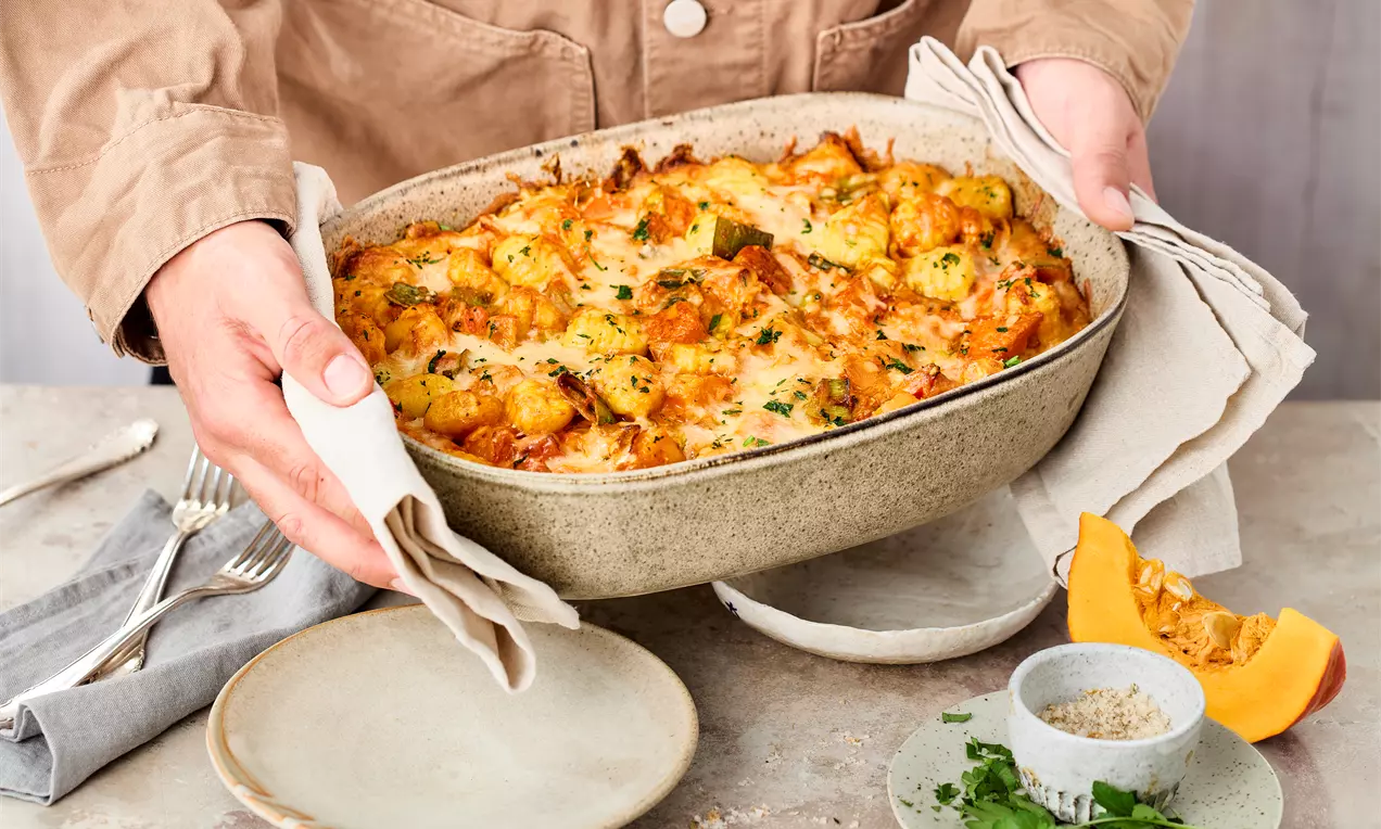 Gnocchi Kürbis Auflauf mit Hokkaido, Crème fraîche und Käse – einfaches, vegetarisches Ofengericht für herbstlichen Genuss an gemütlichen Tagen.